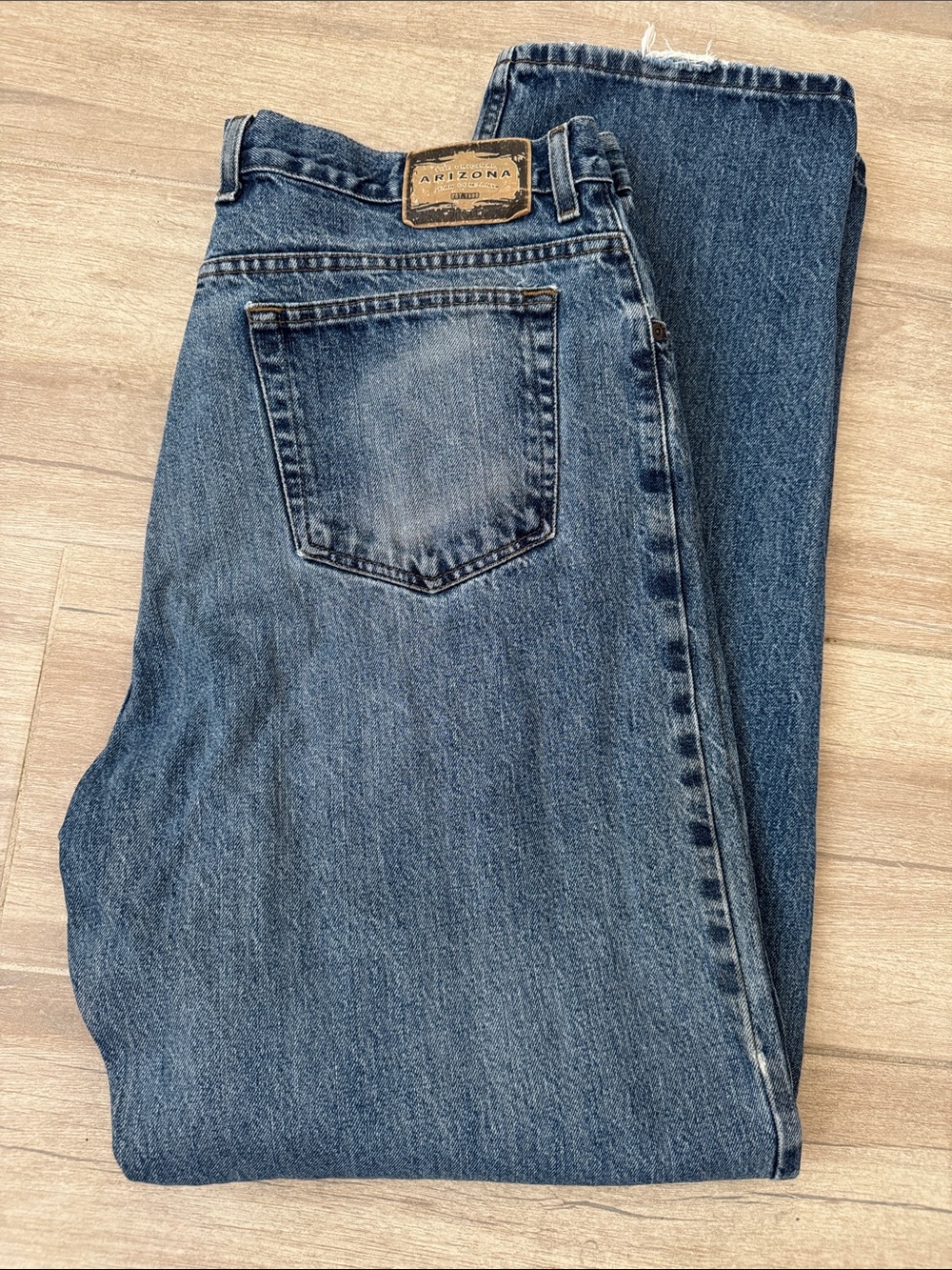 Arizona Jean Company Brown Tag Men's Tall Loose Fit Mid Wash Denim Jeans